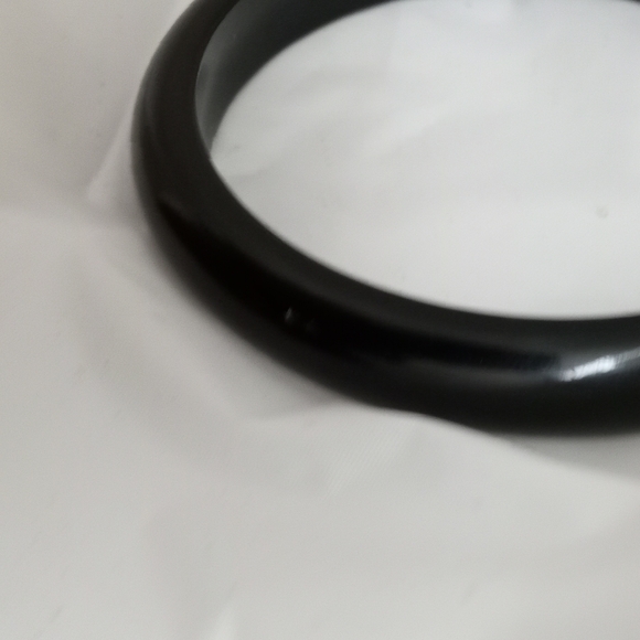 Vintage 1940s Black Bakelite Bangle Bracelet - Picture 3 of 3